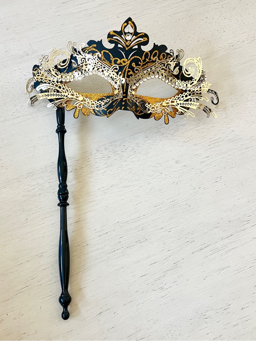 Black & Gold Venetian-style Masquerade Mask with Delicate Filigree